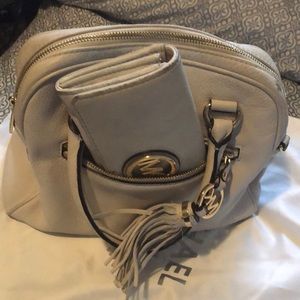 MK 👜 EXCEPTING OFFERS